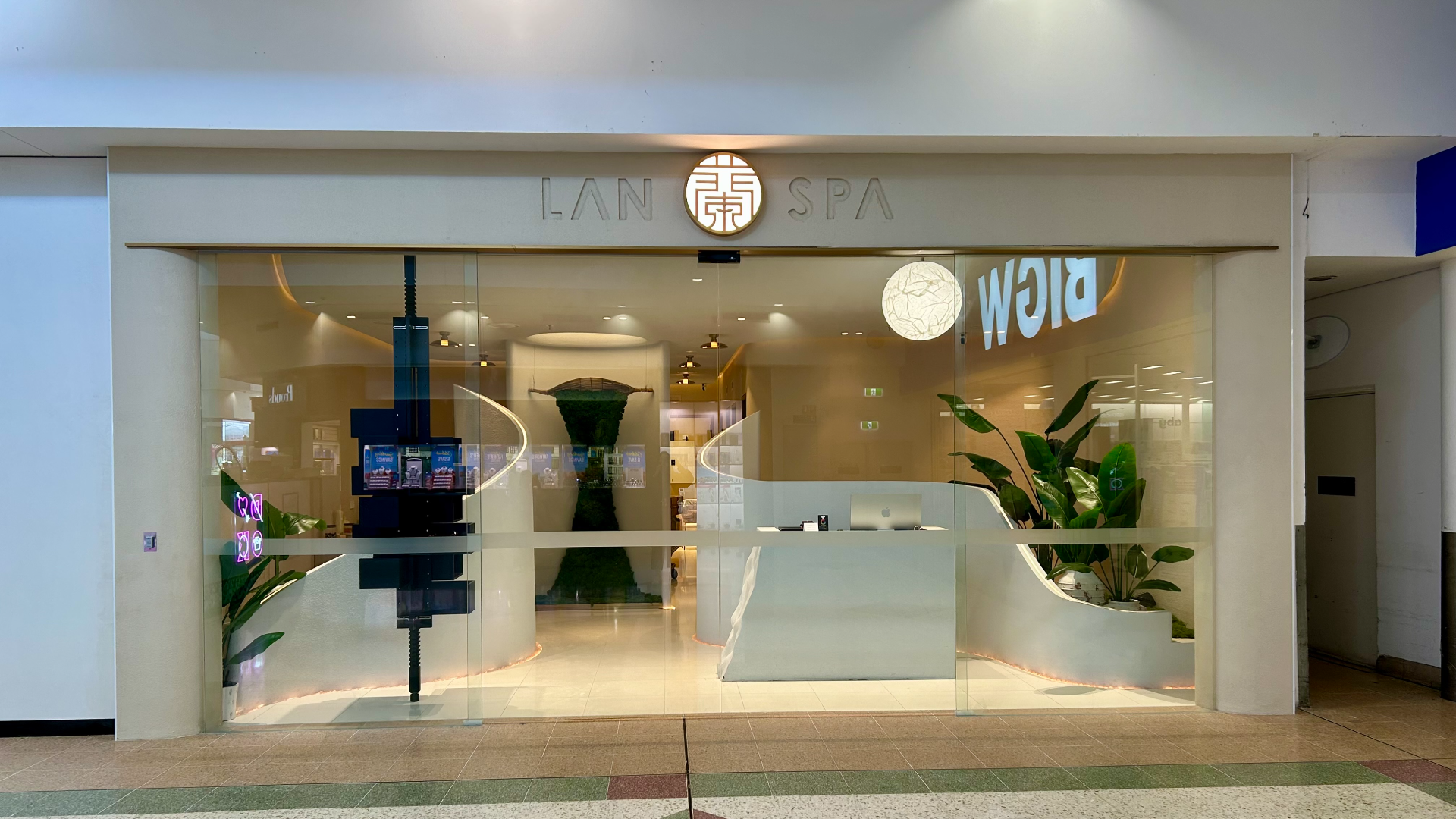 Lan Spa Shopfront 1920 x 1080.png